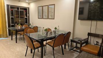 Makan di kamar