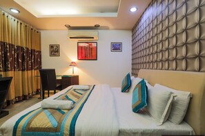 Superior Room, 1 King Bed | 1 bedroom, premium bedding, iron/ironing board, rollaway beds