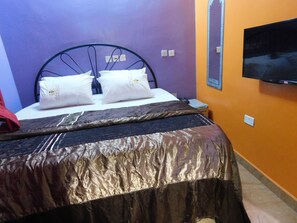 In-room safe, desk, laptop workspace, free WiFi