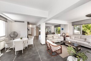 Interior - Villa Hibiscus is a unique and spectacular four bedroom villa in an residential gated cul de sac (Protaras)
