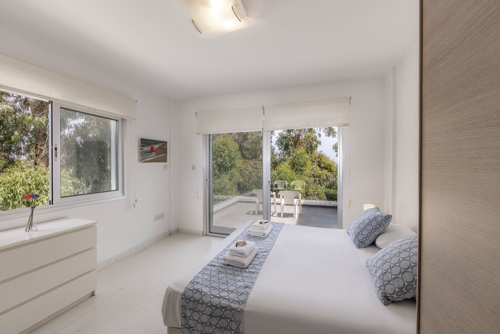 4 عدّة غرف نوم ومكواة/لوح كي وسرير سفر وواي فاي