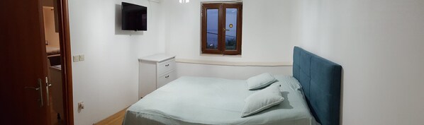 4 habitaciones, tabla de planchar con plancha y acceso a internet 