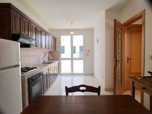 Apartment, 2 Schlafzimmer | Eigene Küche | Großer Kühlschrank, Ofen, Herdplatte, Espressomaschine