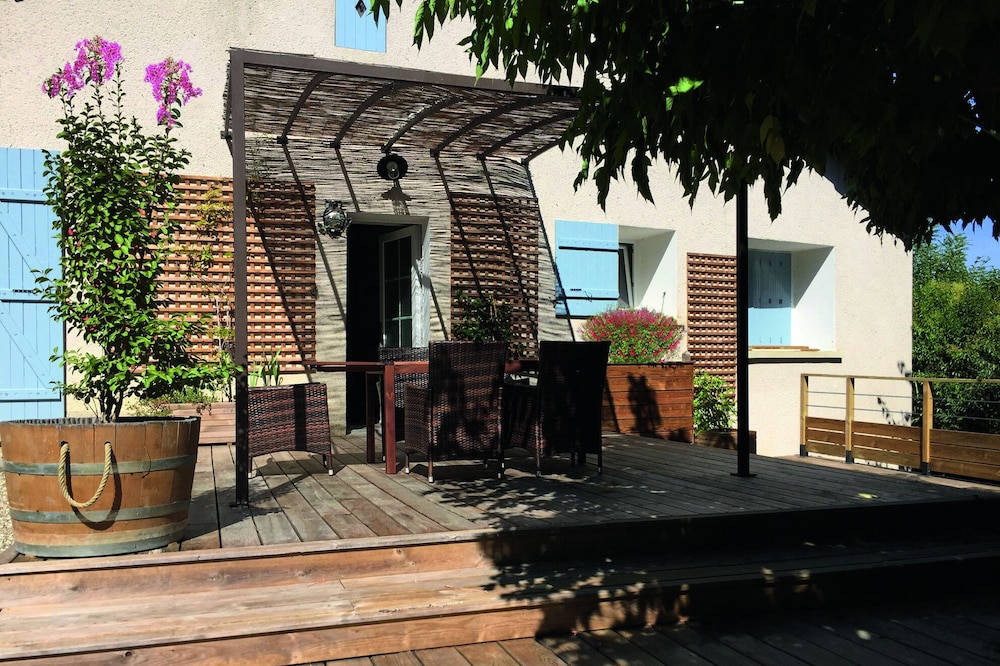 3-star cottage for 6 to 8 people with swimming pool in Nérac
