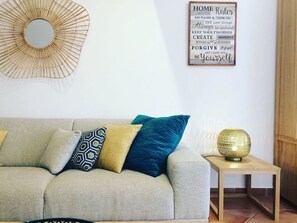 Smart TV, chimenea, reproductor de DVD y estéreo 