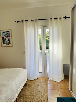 5 bedrooms, iron/ironing board, WiFi, wheelchair access