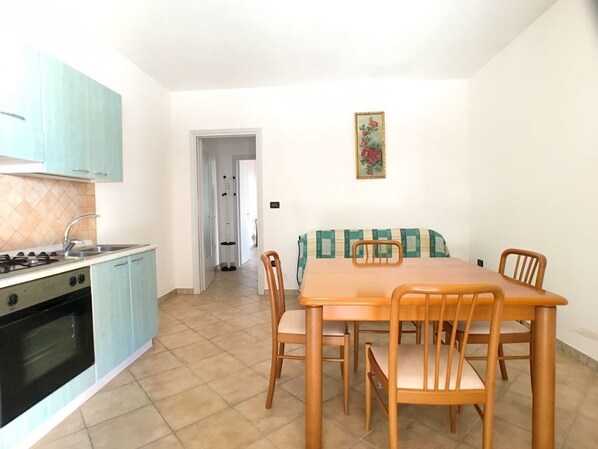 Apartment, 1 Bedroom | Private kitchen | Full-size fridge, oven, stovetop, cookware/dishes/utensils