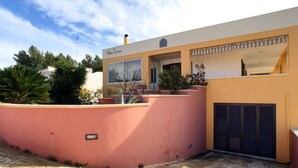 A modern two-story house with a pink exterior, a garage, and a landscaped garden. - Appartamento Apollo (Morciano di Leuca)