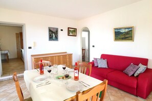 Apartment, 2 Schlafzimmer, Zwischengeschoss | Essbereich im Zimmer