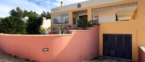 Majoituspaikan sisäänkäynti