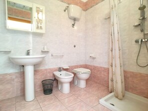 Apartment, 2 Schlafzimmer | Badezimmer