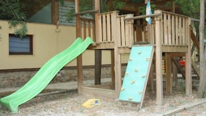 Tempat bermain anak - outdoor