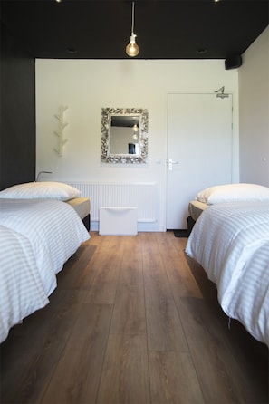 Rideaux occultants, chambres insonorisées, Wi-Fi gratuit, draps fournis