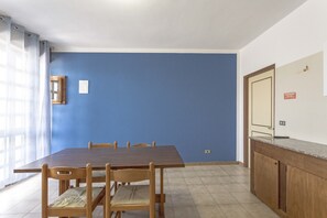 Appartement, 1 chambre | Restauration dans la chambre