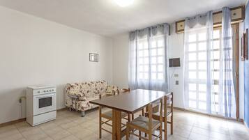 Apartamento, 1 habitación (Piano Rialzato) | Cocina privada | Frigorífico, horno, placa de cocina y utensilios de cocina