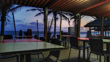 Breakfast, lunch and dinner served