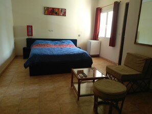 Premium Room, Sea View | Individually decorated, individually furnished, desk, blackout drapes - Hôtel Coco beach (Lomé)