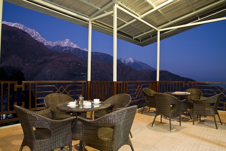Restaurant. Hotel Bella Heights