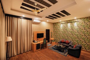 Ropa de cama de alta calidad, colchones con pillow-top y escritorio 