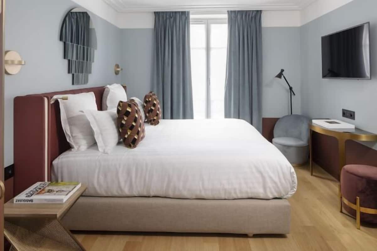 1 bedroom, premium bedding, minibar, in-room safe