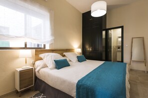 1 bedroom, iron/ironing board, free Internet, bed sheets - Hommyhome San Isidoro 2G (Sevilla)