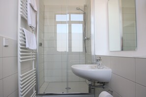 Free toiletries, hair dryer, slippers, towels - Motel Schönefeld (Schoenefeld)