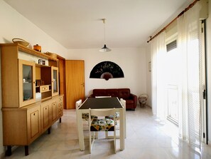 Apartment, 2 Schlafzimmer | Wohnzimmer | Fernseher