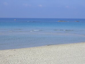 Tæt på stranden, hvidt sand