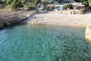 Beach nearby, sun loungers - Exclusive villa with pool 200sqm, park 5,000 sqm, beach 2 min walking (Capoliveri)