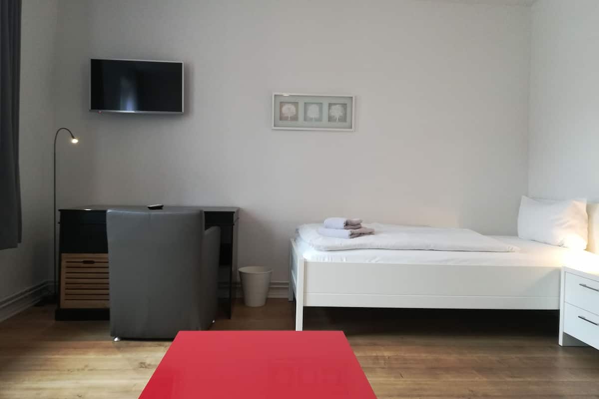 1 bedroom, hypo-allergenic bedding available, desk, blackout drapes