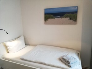1 bedroom, hypo-allergenic bedding, desk, blackout drapes - Teamwohnung 1690 (Rendsburg)