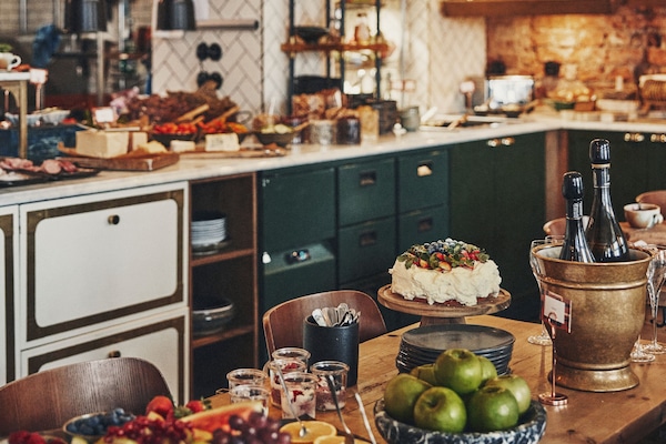 Free daily buffet breakfast