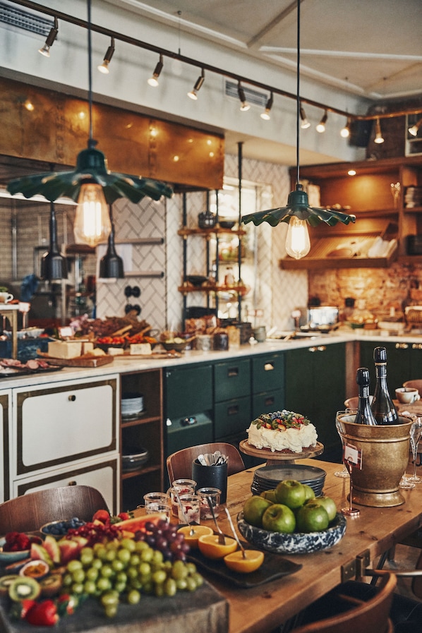 Free daily buffet breakfast