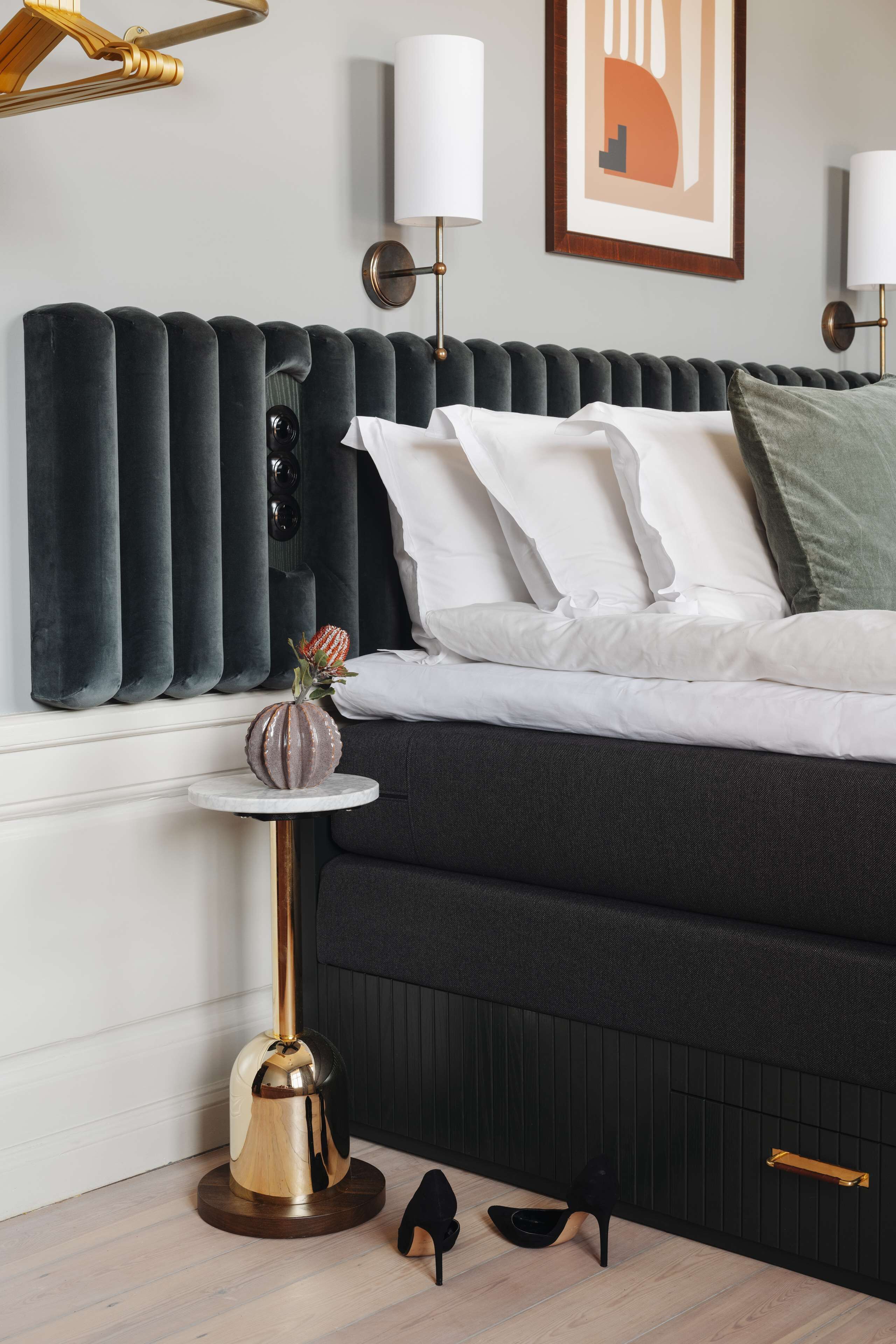 deluxe room, 1 king bed, non smoking (with sofabed) | premium bedding, in-room safe, free wifi, bed sheets