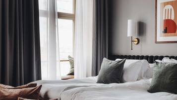 Premium bedding, in-room safe, free WiFi