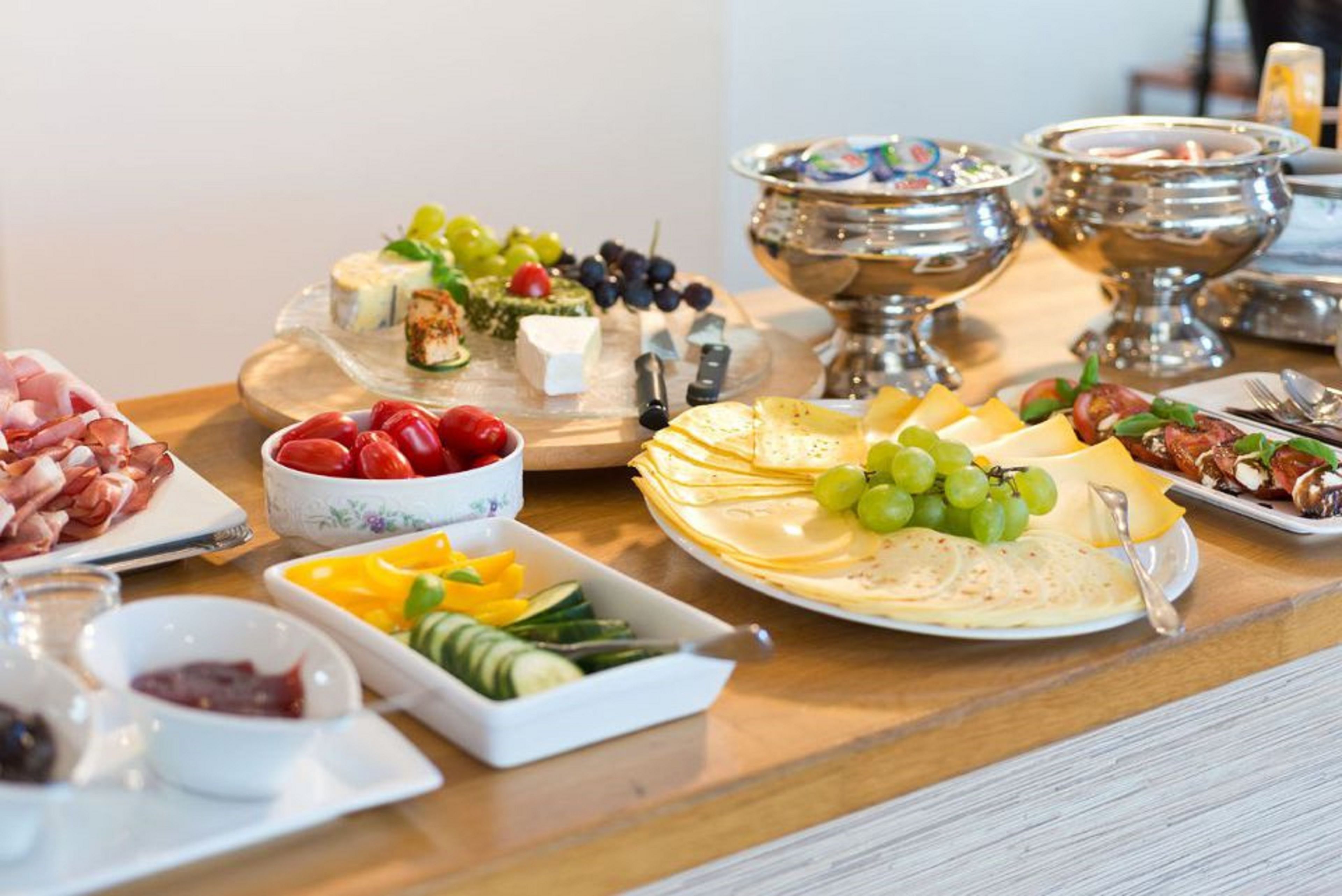 Daily buffet breakfast (EUR 13.5 per person)