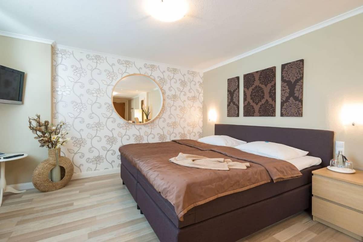 In-room safe, desk, laptop workspace, soundproofing