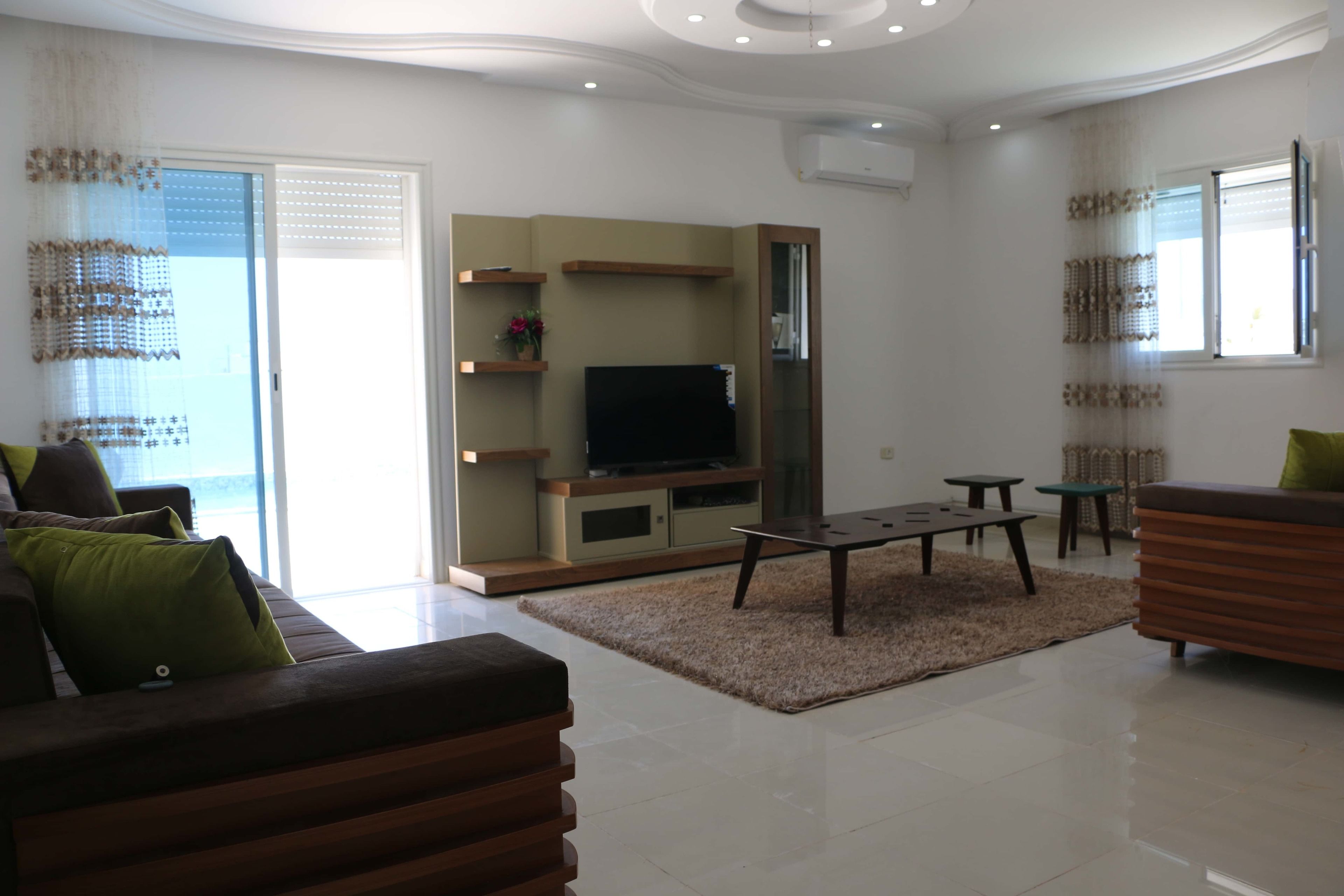 Vila Deluks, 3 kamar tidur | Ruang keluarga | Televisi LED 44-inci dengan saluran TV satelit dan TV