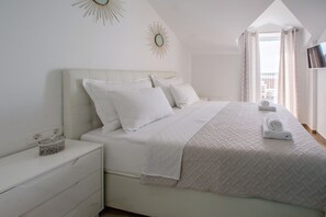 Luxury Penthouse (2 Bedrooms) with Sea view and Hot Tub | In-room safe, iron/ironing board, free WiFi, bed sheets - Villa Vito (Bibinje)