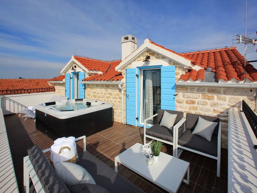 Luxury Penthouse (2 Bedrooms) with Sea view and Hot Tub | Balkon