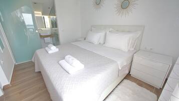 Luxury Penthouse (2 Bedrooms) with Sea view and Hot Tub | In-room safe, iron/ironing board, free WiFi, bed sheets