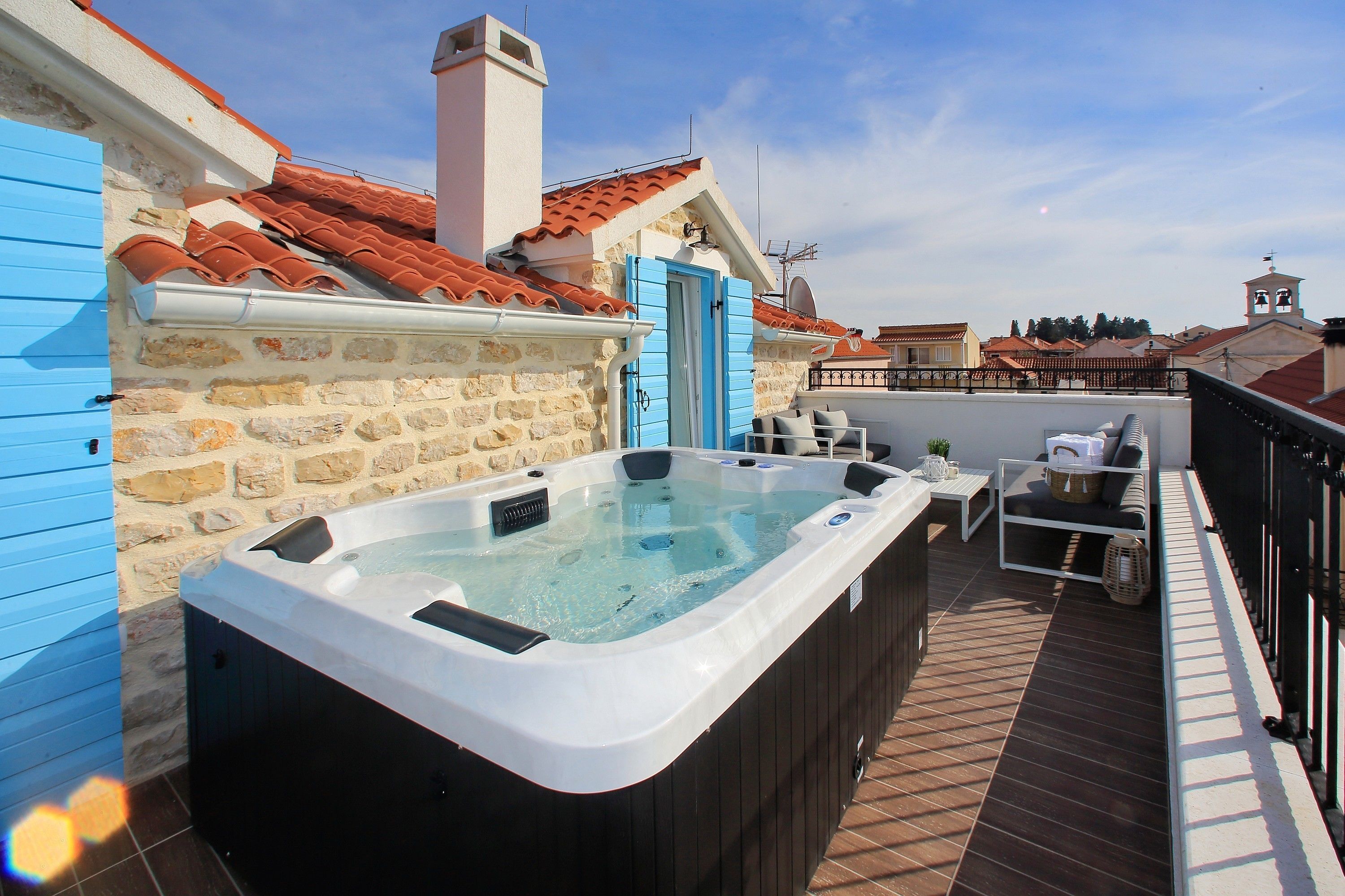 Luxury Penthouse (2 Bedrooms) with Sea view and Hot Tub | Balcony