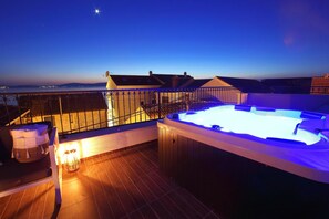 Luxury Penthouse (2 Bedrooms) with Sea view and Hot Tub | Sacada
