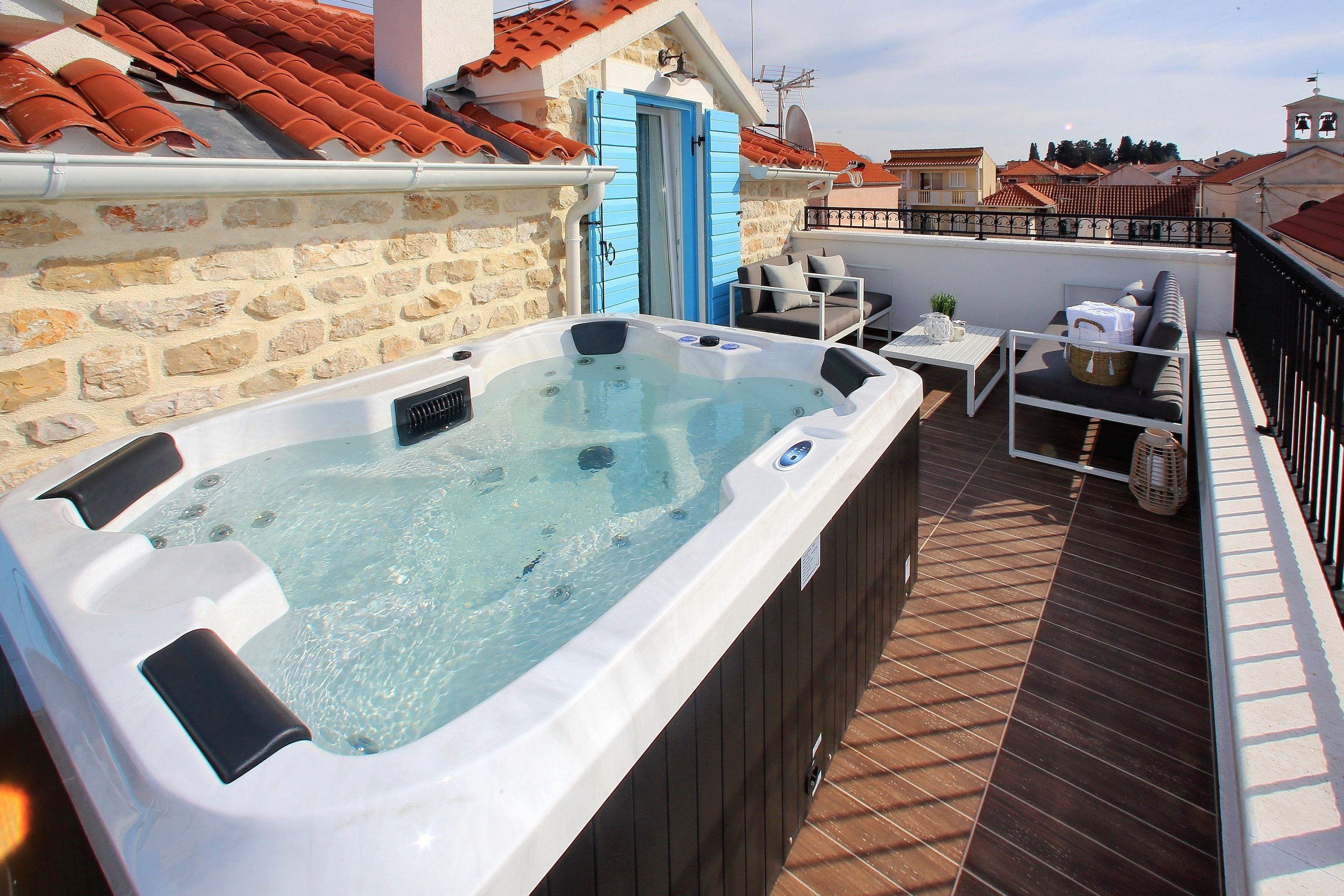 Luxury Penthouse (2 Bedrooms) with Sea view and Hot Tub | Balkong