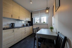 Family Apartment | Private kitchen | Microwave, stovetop, dishwasher, coffee/tea maker - RentPlanet - Apartament Kościelna (Zakopane)