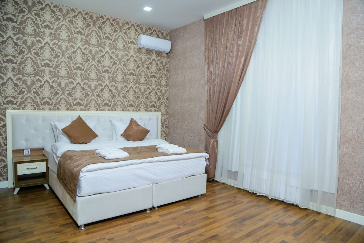Premium bedding, minibar, in-room safe, desk