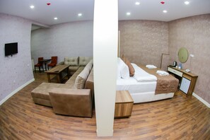 商務套房 | 高級寢具、迷你吧、客房內保險箱、書桌