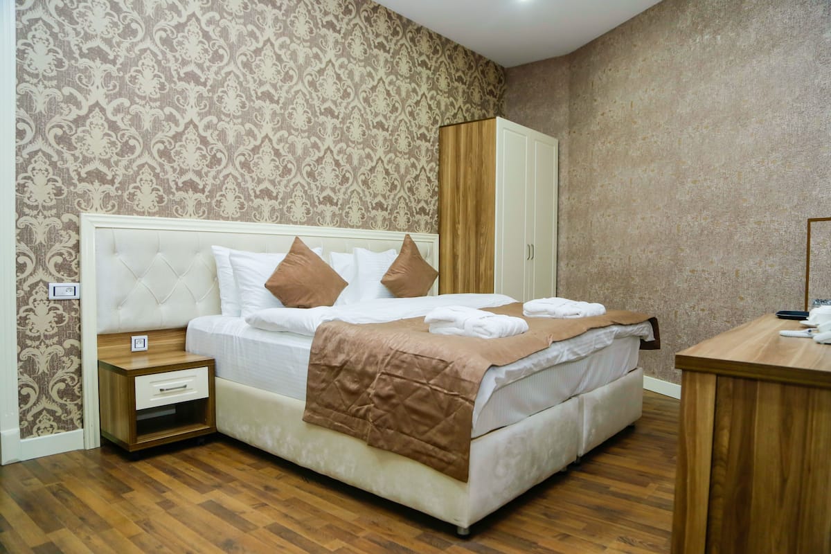 Premium bedding, minibar, in-room safe, desk