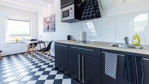 Studio (E) | Eget tekjøkken | Espressomaskin, kaffetrakter/tekoker, kjøleskap og mikrobølgeovn