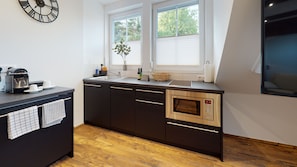 Chambre exclusive double ou avec lits jumeaux | Cuisine privée | Réfrigérateur, four à micro-ondes, surface de cuisson, lave-vaisselle